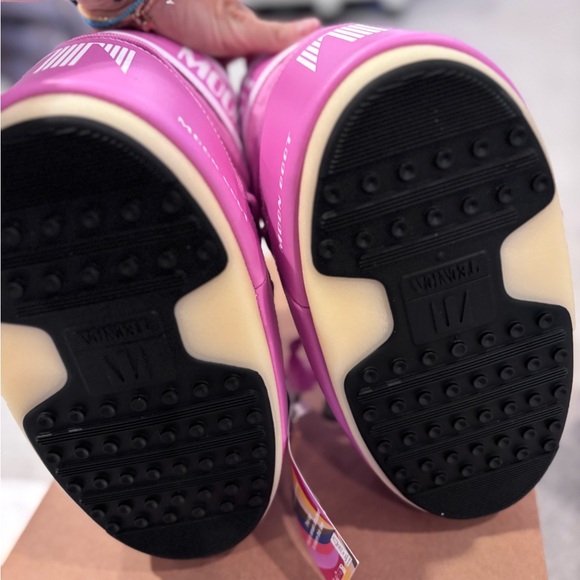 Women’s Moon Boots Vibrant Pink Winter Boots - Picture 3 of 10